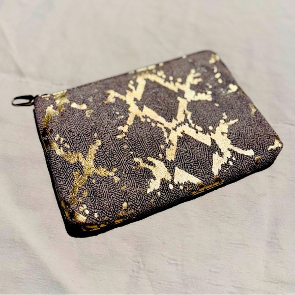 ✨Sold✨Hobo International Leather Tech Pouch/Makeup Pouch Golden Herringbone NWOT - Picture 1 of 11